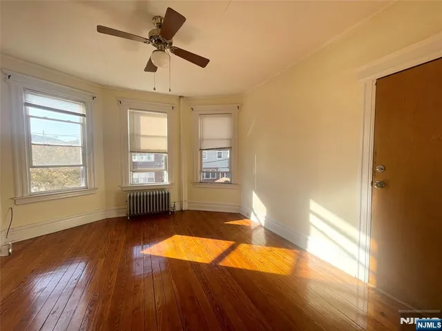 $2,280 | 180 Devon Street, Unit 2, Kearny, NJ 07032