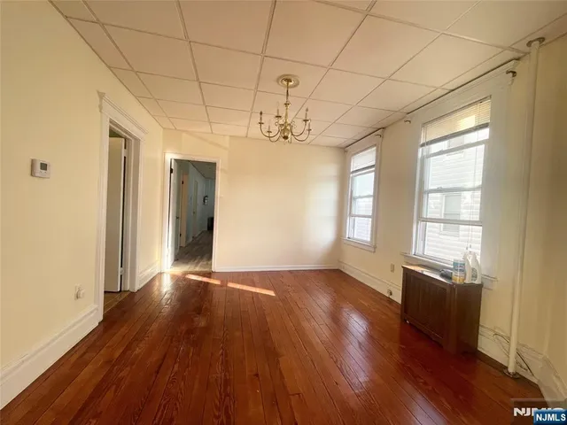 $2,280 | 180 Devon Street, Unit 2, Kearny, NJ 07032