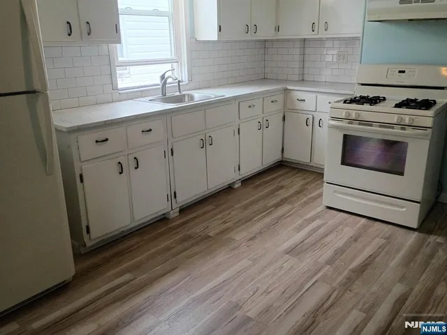 $2,280 | 180 Devon Street, Unit 2, Kearny, NJ 07032