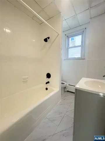 $2,280 | 180 Devon Street, Unit 2, Kearny, NJ 07032