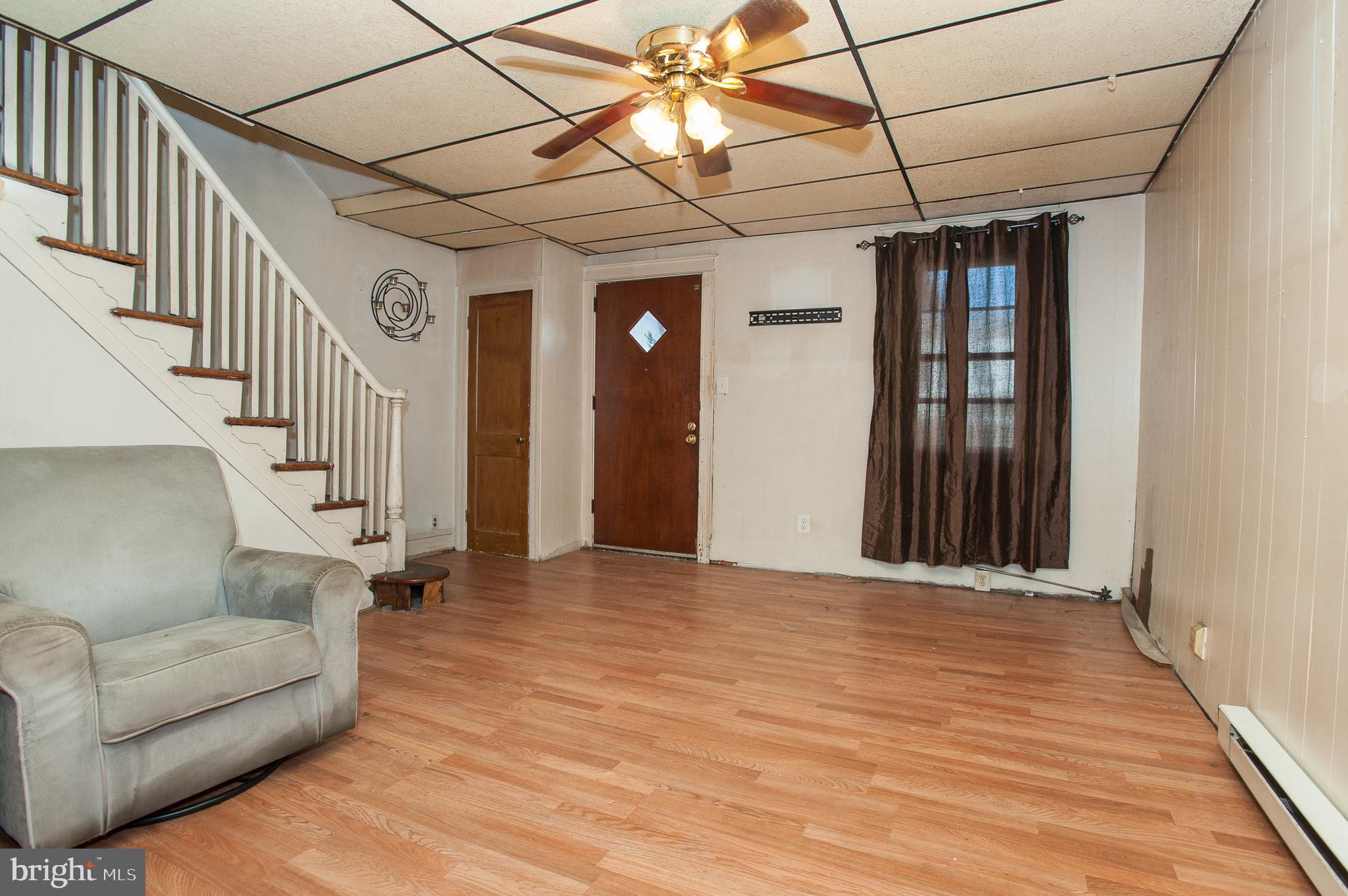 7004 Atlantic Avenue Upper Darby, PA 19082 - Photo 4 of 22 Living Room