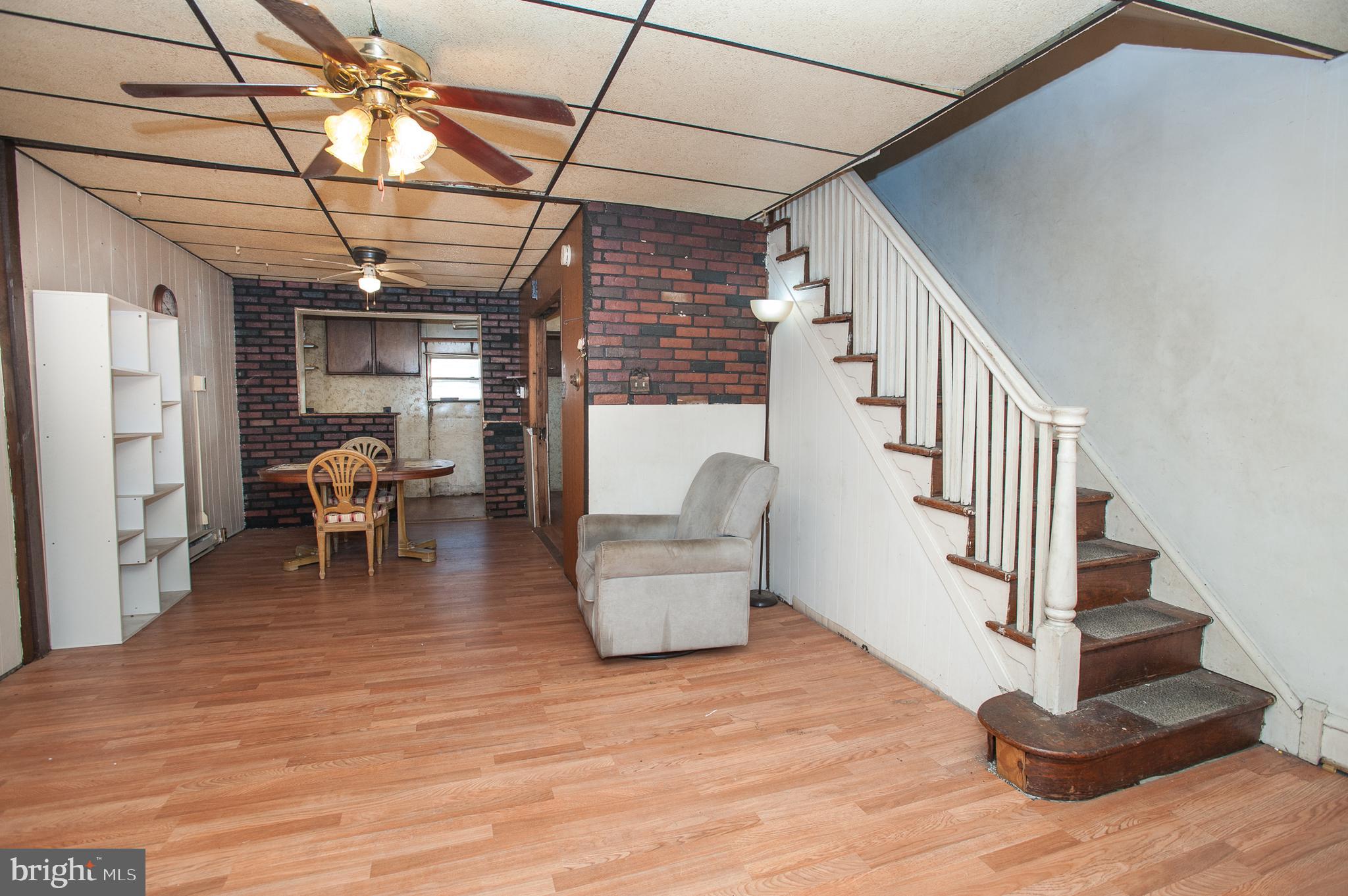 7004 Atlantic Avenue Upper Darby, PA 19082 - Photo 5 of 22 Living room