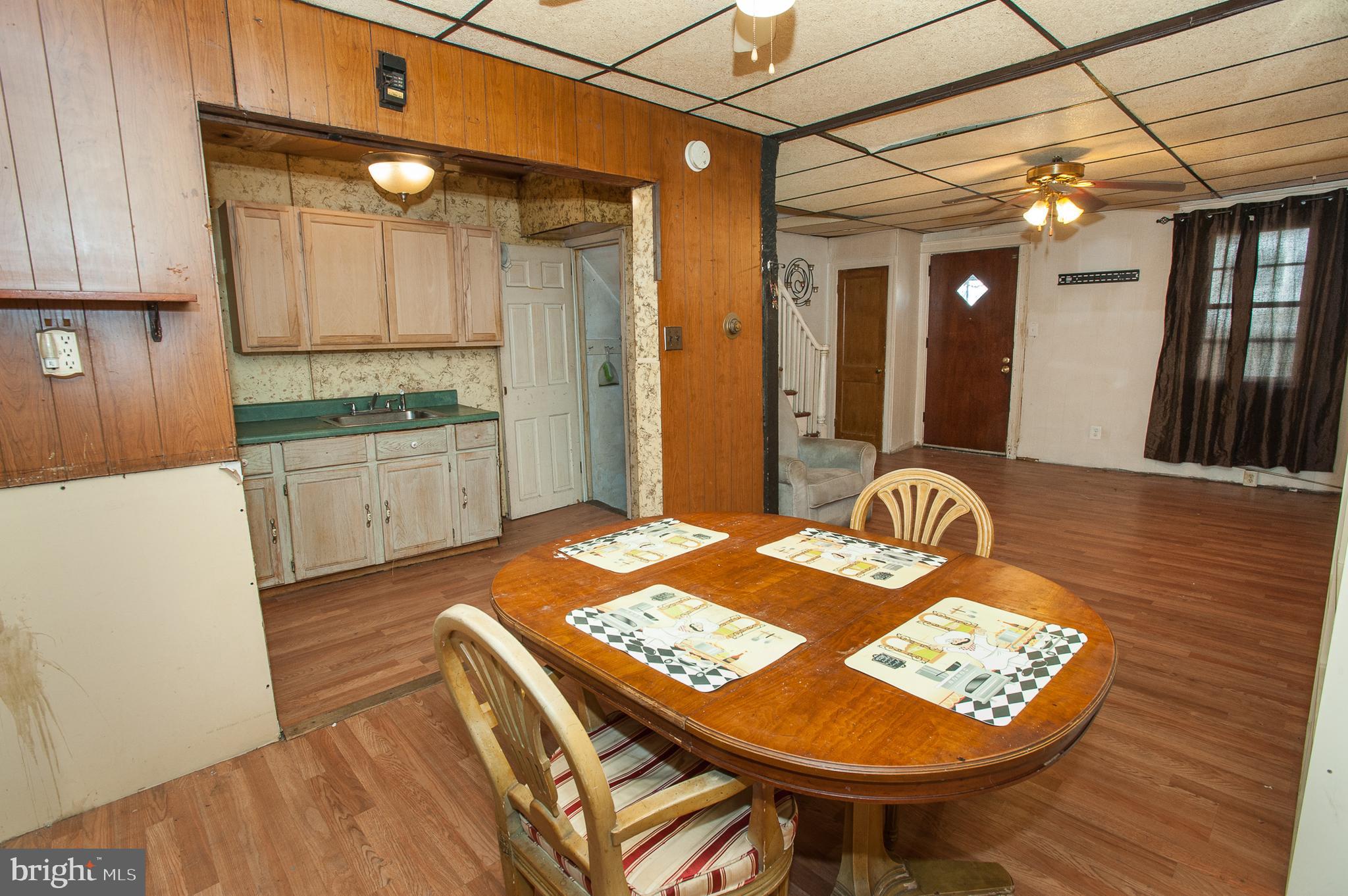 7004 Atlantic Avenue Upper Darby, PA 19082 - Photo 7 of 22 Dining Room