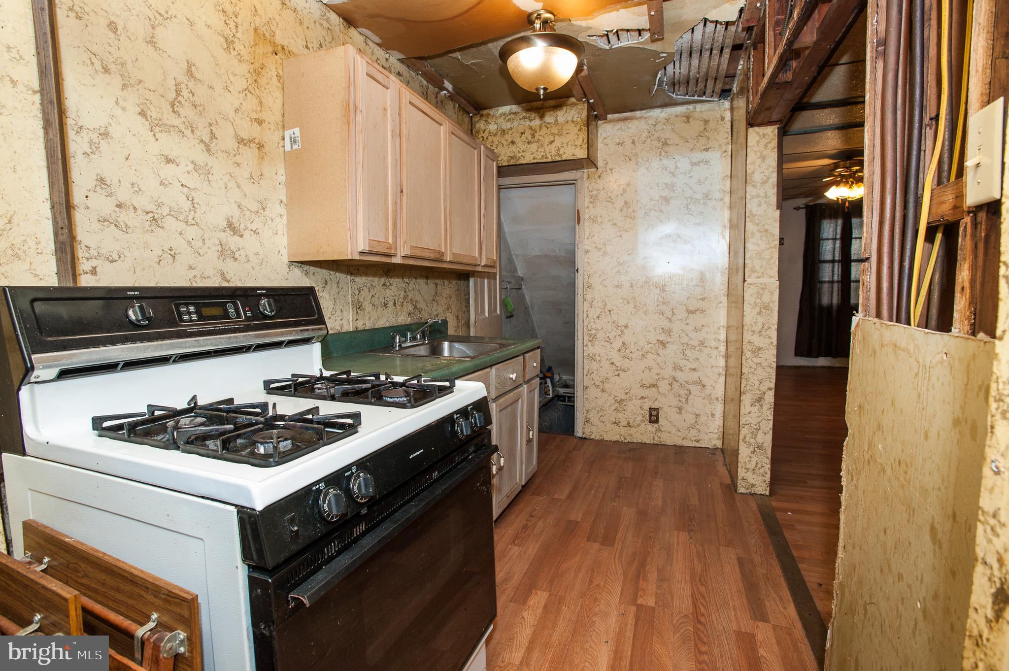 7004 Atlantic Avenue Upper Darby, PA 19082 - Photo 9 of 22 Kitchen