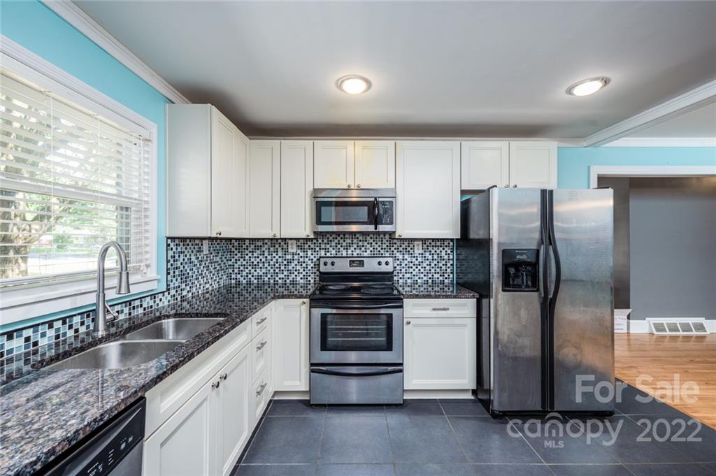 3014 Enfield Road Charlotte, NC 28205 - Photo 5 of 21 Gallery Image 5
