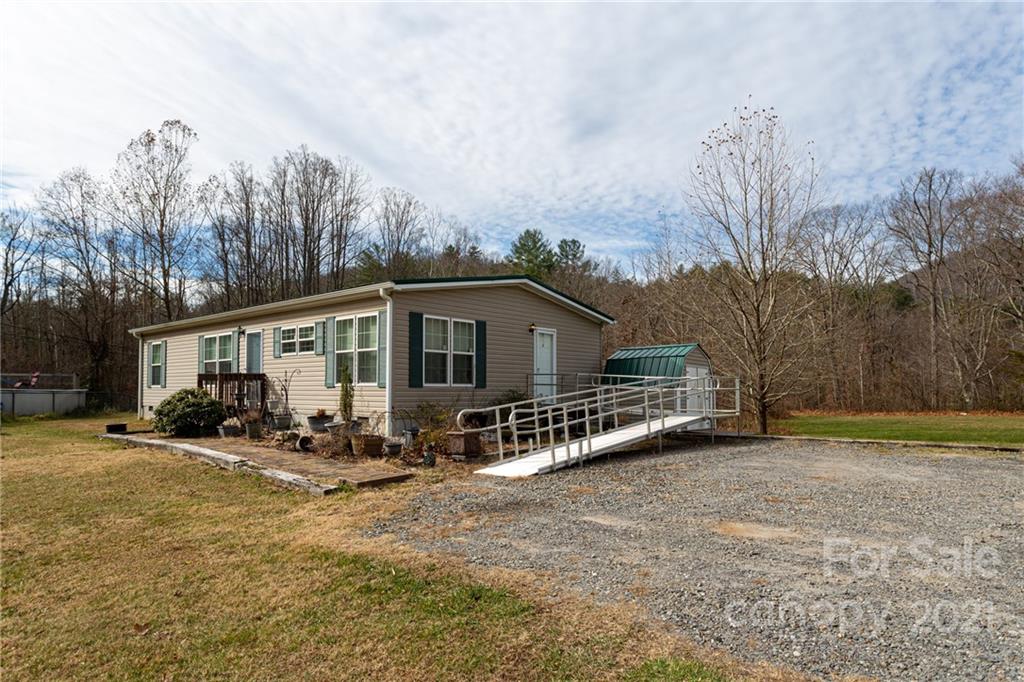 878 Bee Tree Road Swannanoa, NC 28778 - Photo 4 of 18 Gallery Image 4