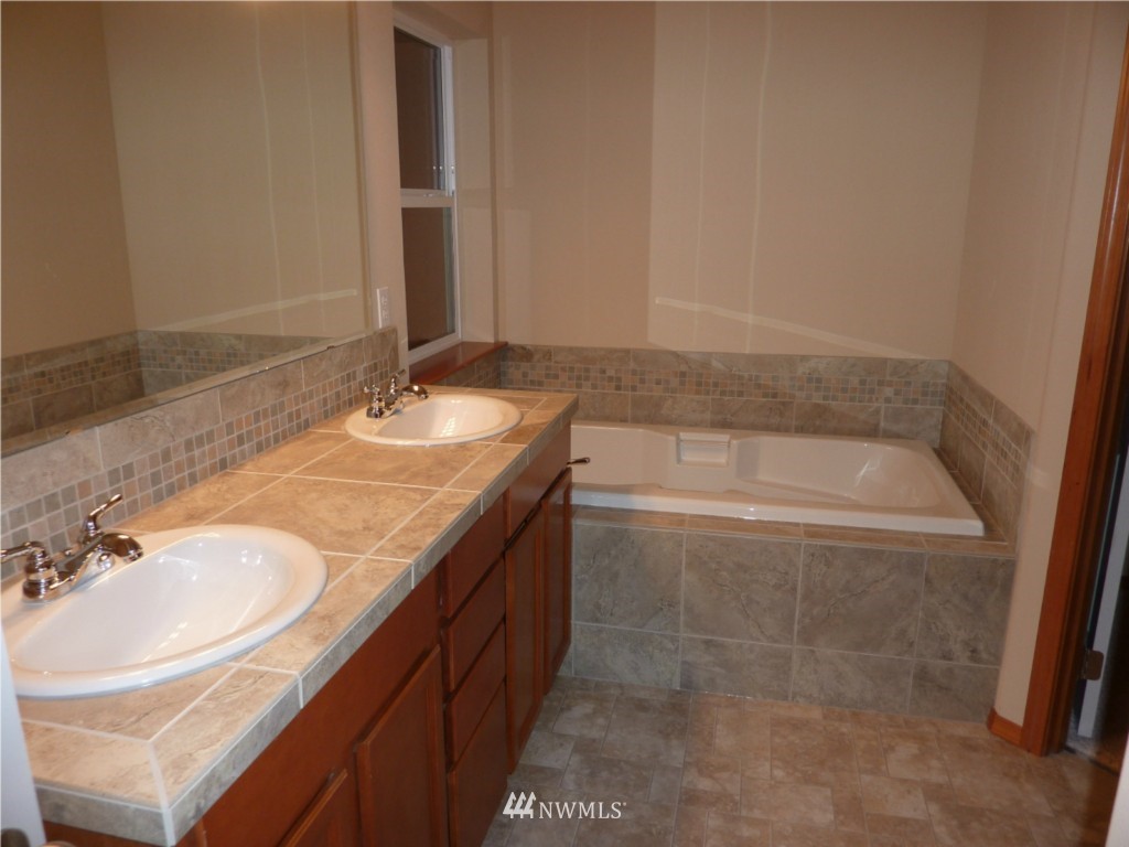 16618 West Lake Goodwin Road Stanwood, WA 98292 - Photo 8 of 10 Gallery Image 8