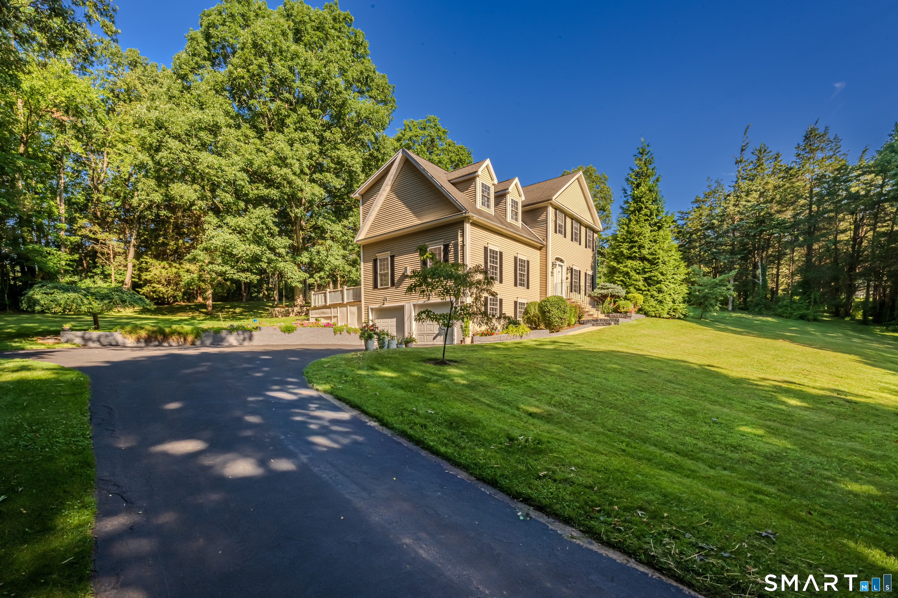 65 West Dayton Hill Road Wallingford, CT 06492 - Photo 3 of 38 Gallery Image 3