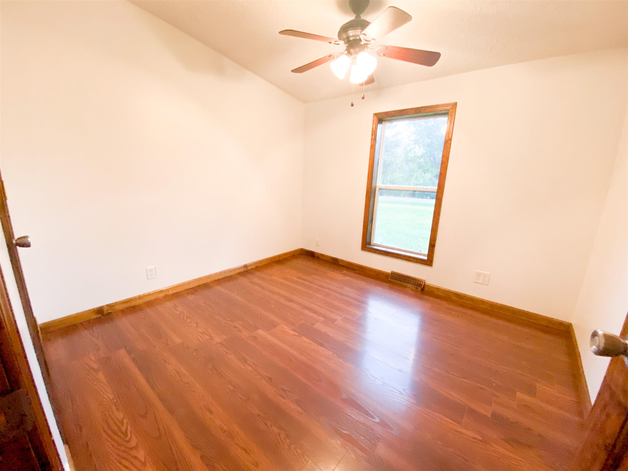 7489 Deer Run Road Pleasant Plains, IL 62677 - Photo 12 of 19 Gallery Image 12