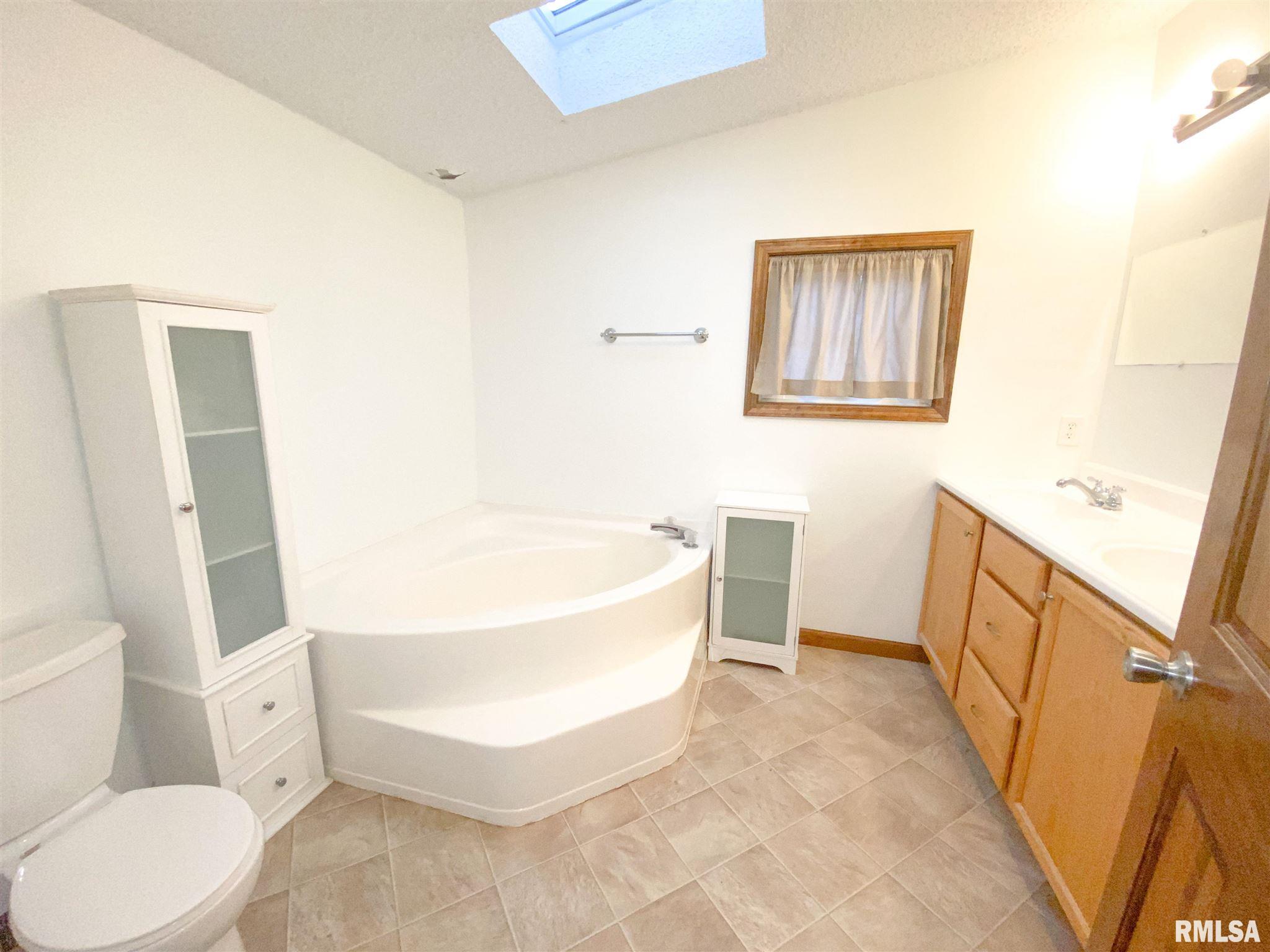 7489 Deer Run Road Pleasant Plains, IL 62677 - Photo 15 of 19 Gallery Image 15