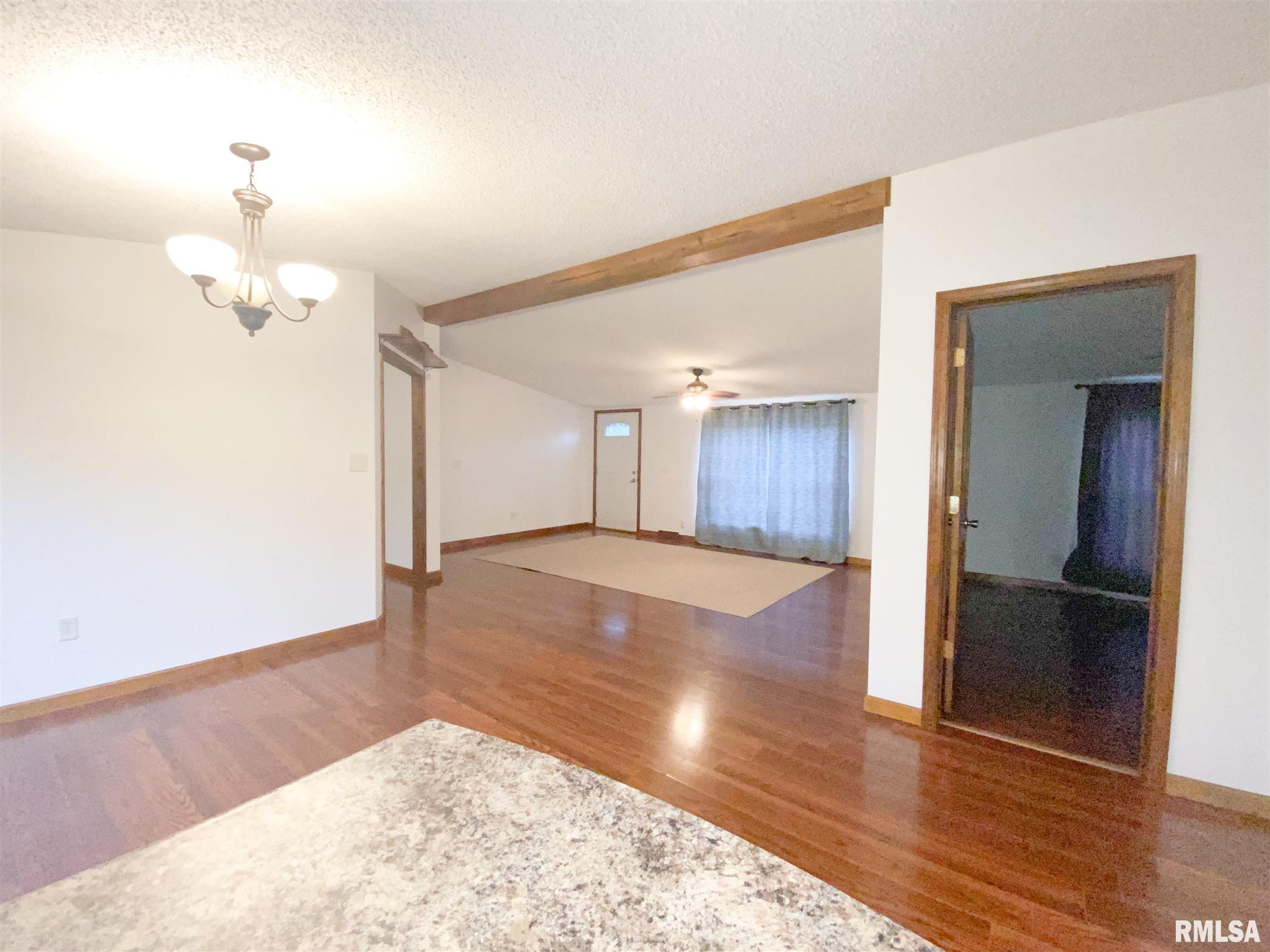 7489 Deer Run Road Pleasant Plains, IL 62677 - Photo 7 of 19 Gallery Image 7