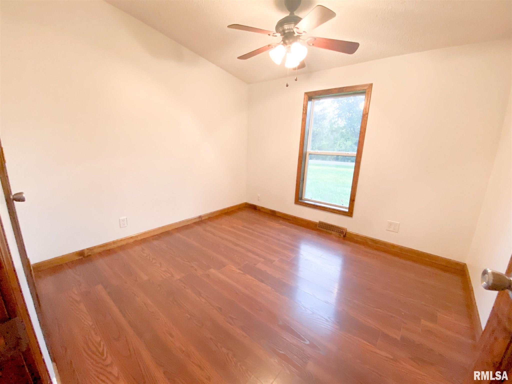 7489 Deer Run Road Pleasant Plains, IL 62677 - Photo 10 of 19 Gallery Image 10