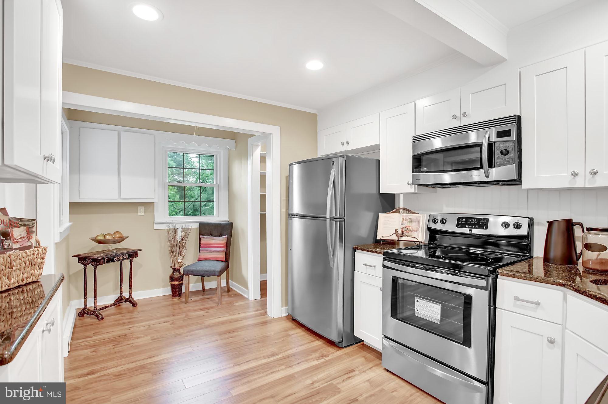 910 Limekiln Road Doylestown, PA 18901 - Photo 6 of 32 Nook for desk area & walk-in pantry