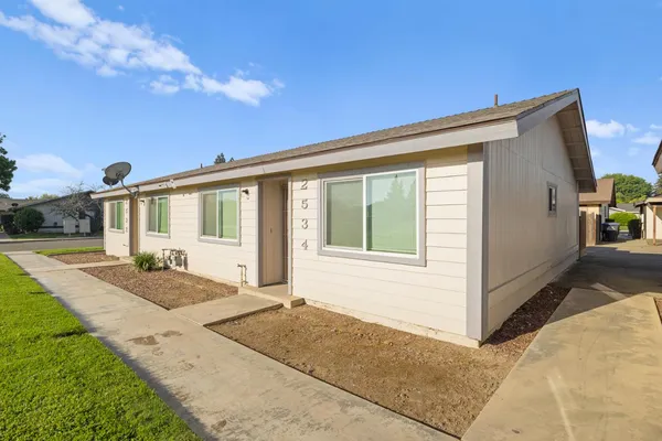 $545,000 | 2532 West Chestnut Court, Visalia, CA 93277