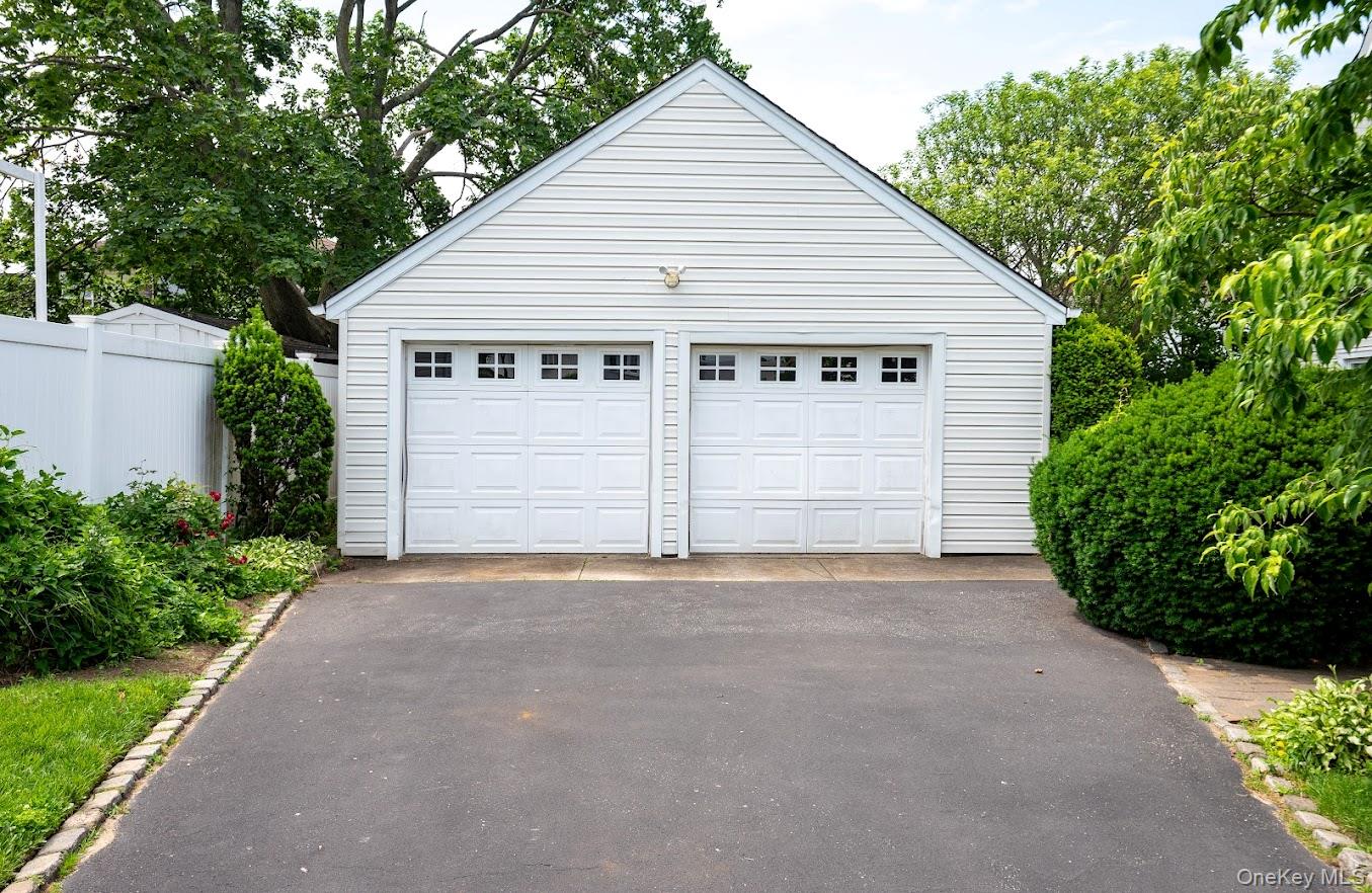 34 Remsen Avenue Valley Stream, NY 11580 - Photo 4 of 23
