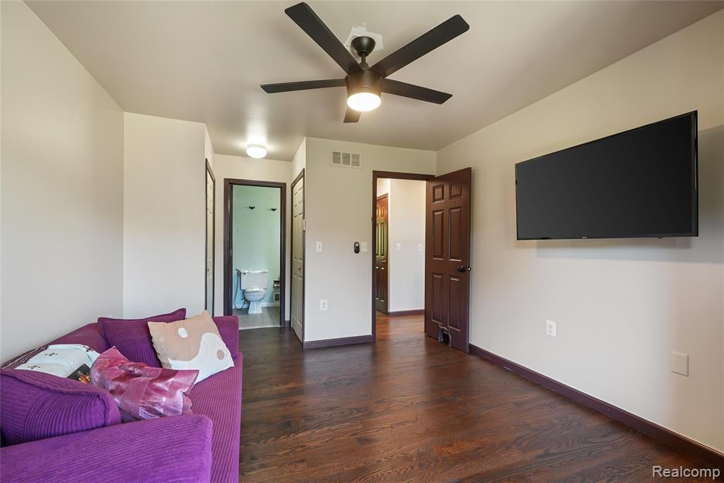 826 Seville Row Detroit, MI 48202 - Photo 24 of 44 Gallery Image 24