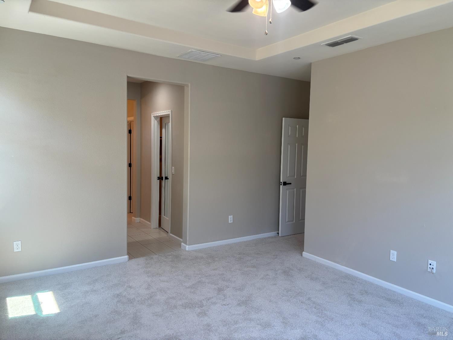 5114 Kolton Place Rohnert Park, CA 94928 - Photo 12 of 37 an empty room that has a mirror in it