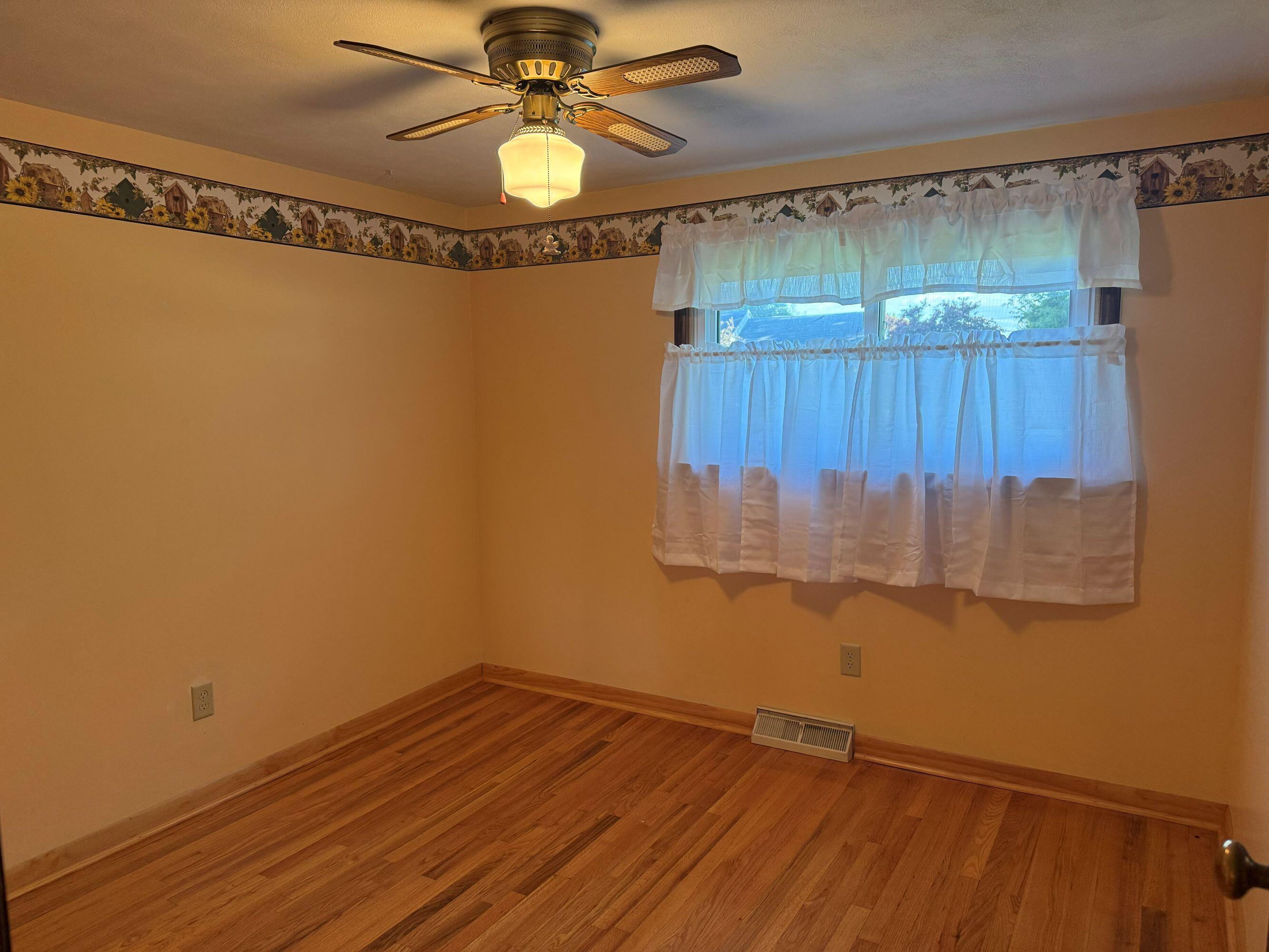916 West Monnett Street Rensselaer, IN 47978 - Photo 14 of 36 2667x2000