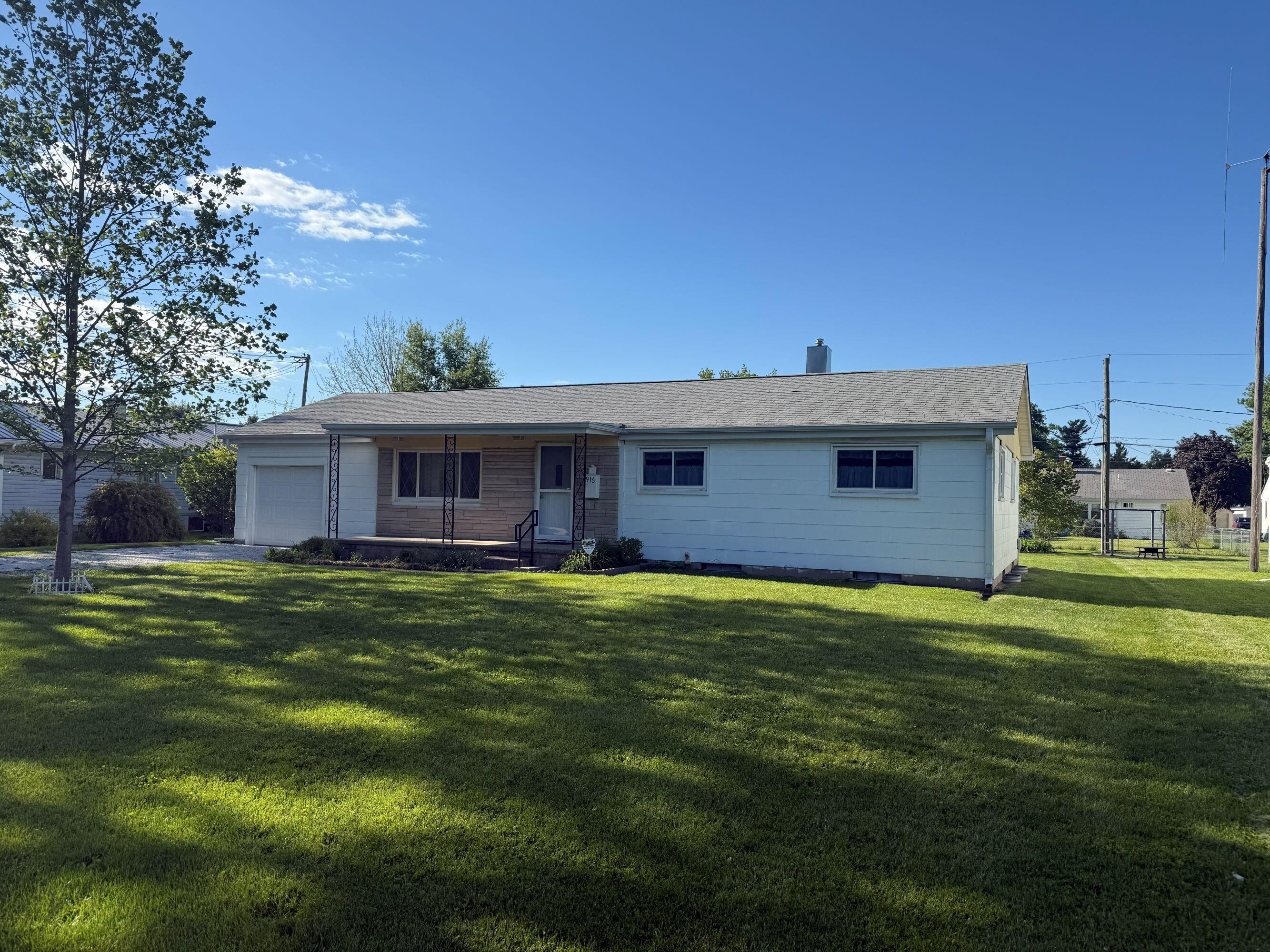 916 West Monnett Street Rensselaer, IN 47978 - Photo 2 of 36 2667x2000