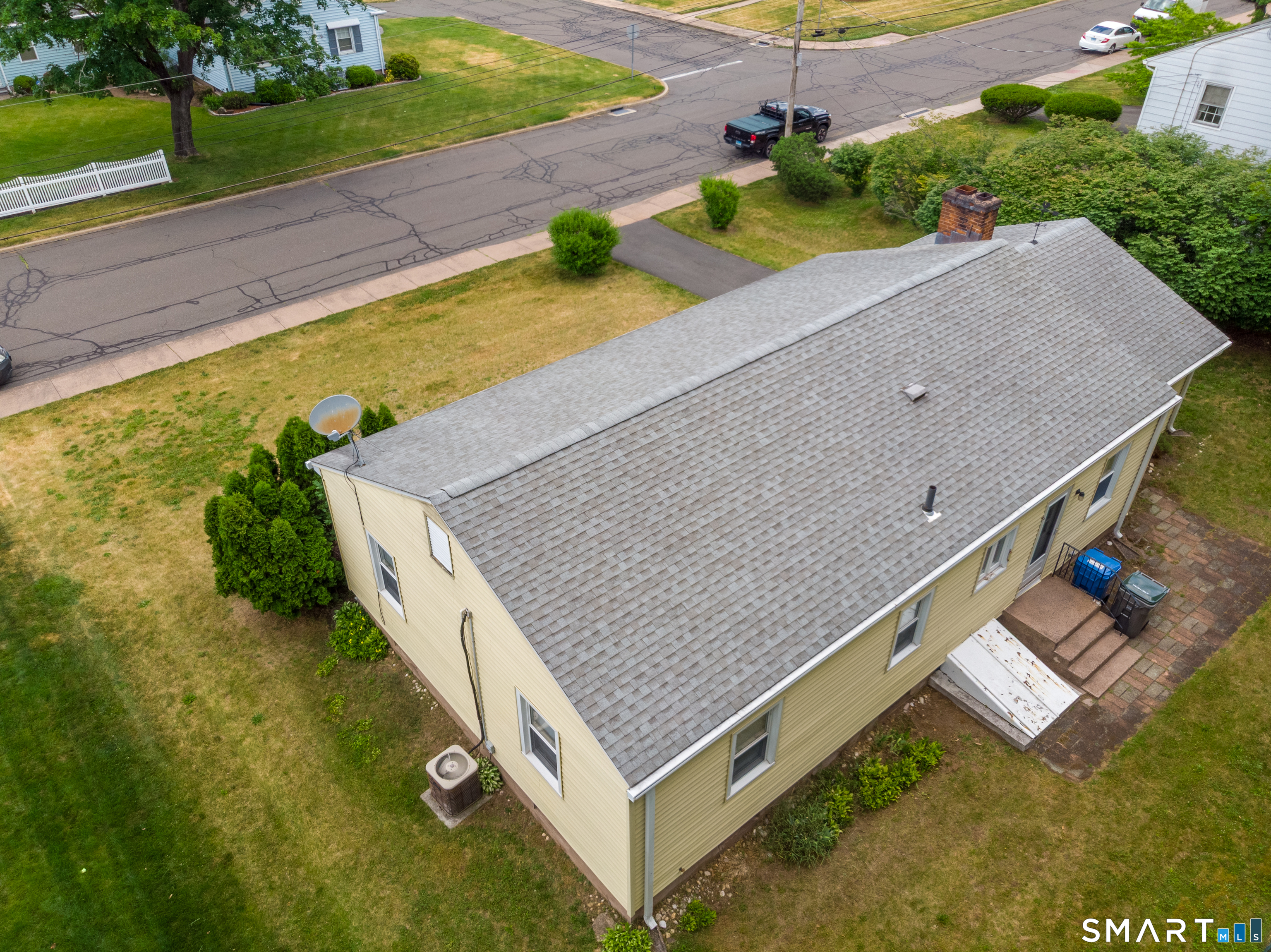 54 Woodhill Road Manchester, CT 06042 - Photo 4 of 4