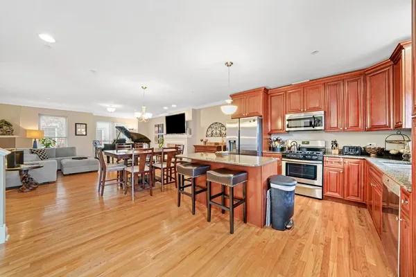 $3,095 | 3864 Wehrman Avenue, Unit 3864, Schiller Park, IL 60176