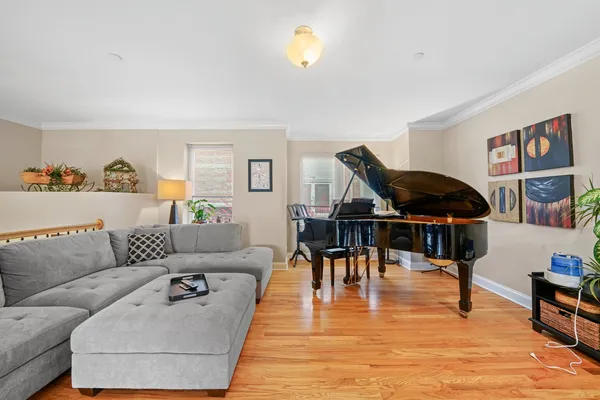 $3,095 | 3864 Wehrman Avenue, Unit 3864, Schiller Park, IL 60176