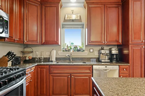 $3,095 | 3864 Wehrman Avenue, Unit 3864, Schiller Park, IL 60176