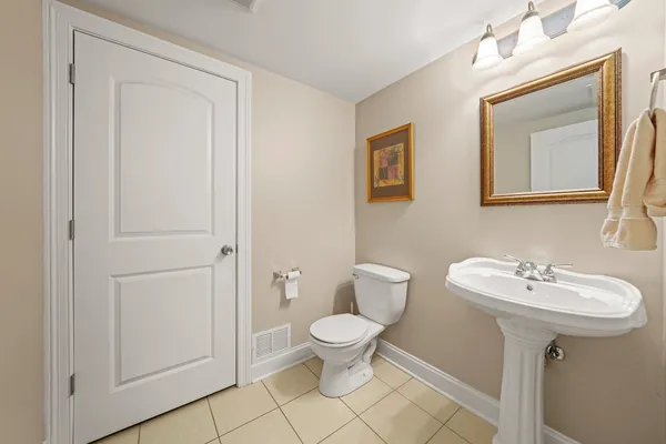 $3,095 | 3864 Wehrman Avenue, Unit 3864, Schiller Park, IL 60176