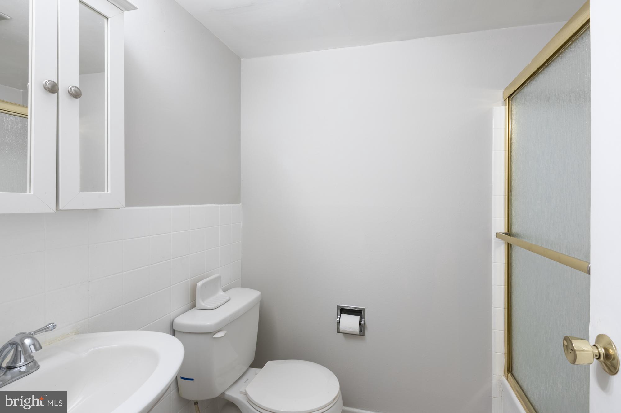 77 G Street Southwest, Unit 101 Washington, DC 20024 - Photo 32 of 44 LL full bath