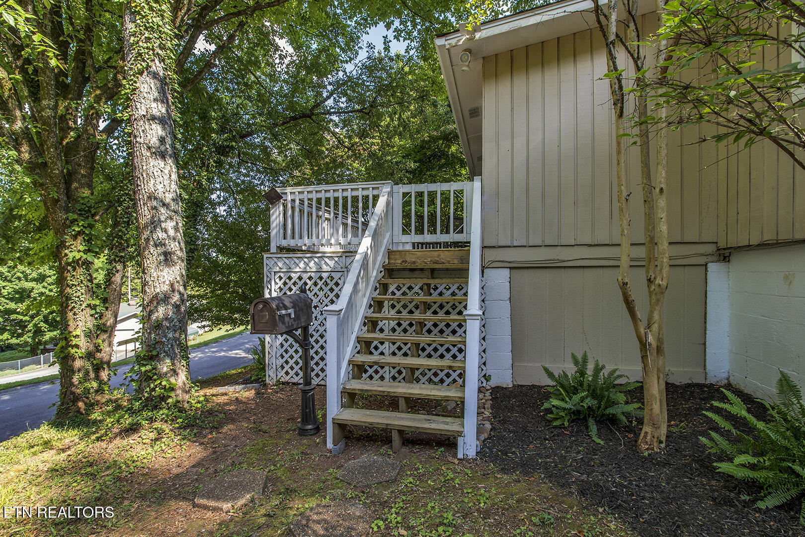 102 Oxford Road Oak Ridge, TN 37830 - Photo 3 of 59 03_OxfordRoad_102_FrontDeckAccess