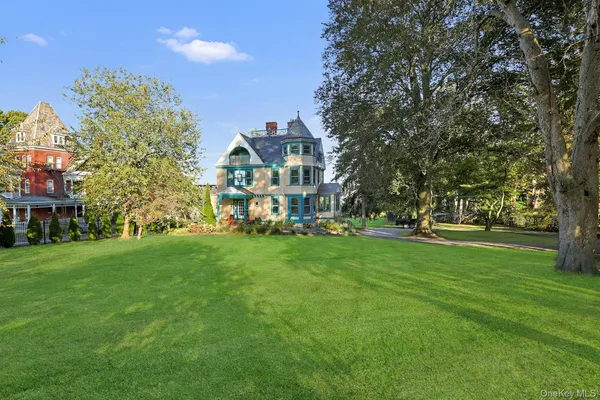 a view of a house with a big yard