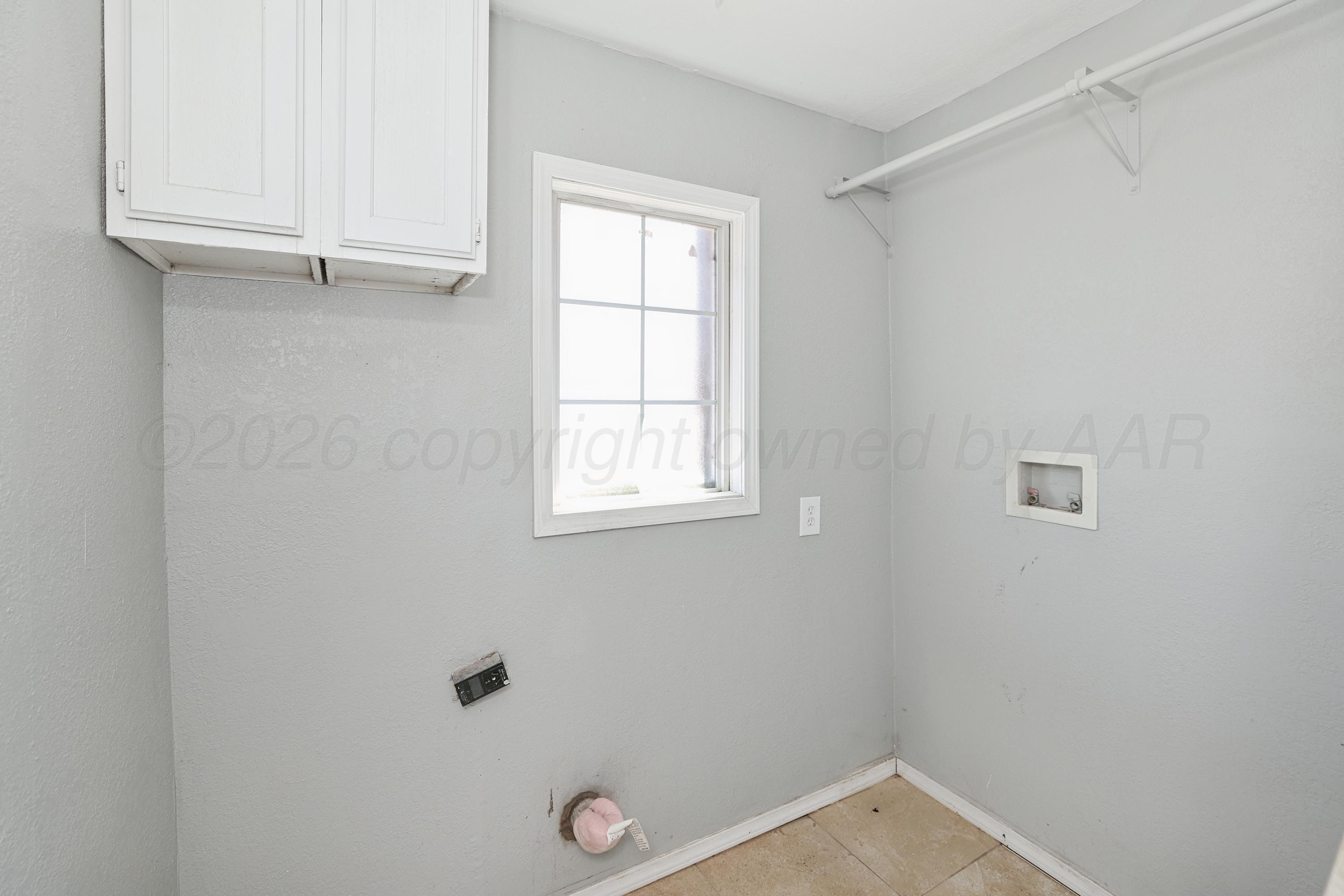 730 North Johnson Street Amarillo, TX 79107 - Photo 13 of 27 a view of a small space with window