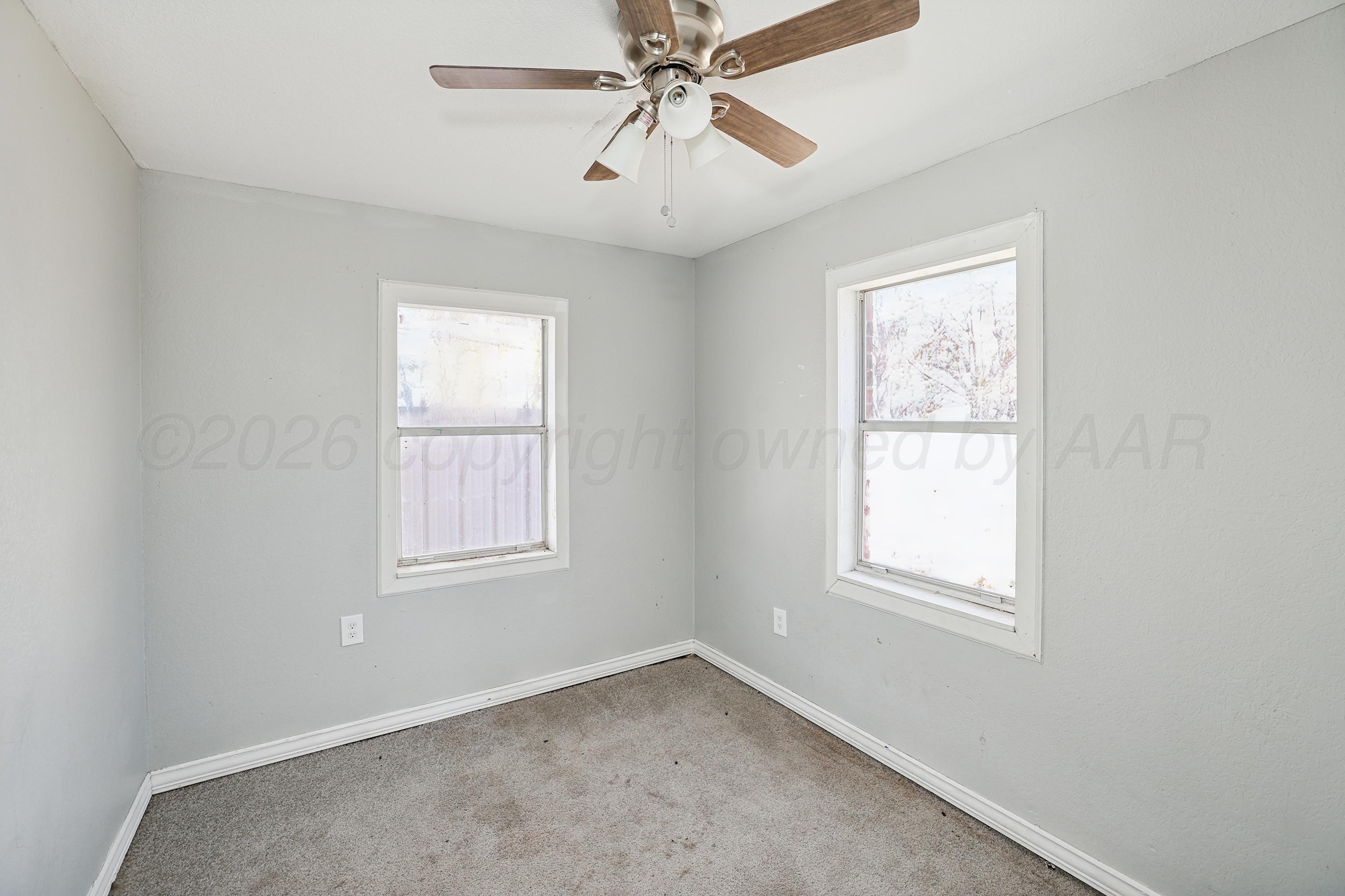 730 North Johnson Street Amarillo, TX 79107 - Photo 17 of 27 an empty room with windows and fan