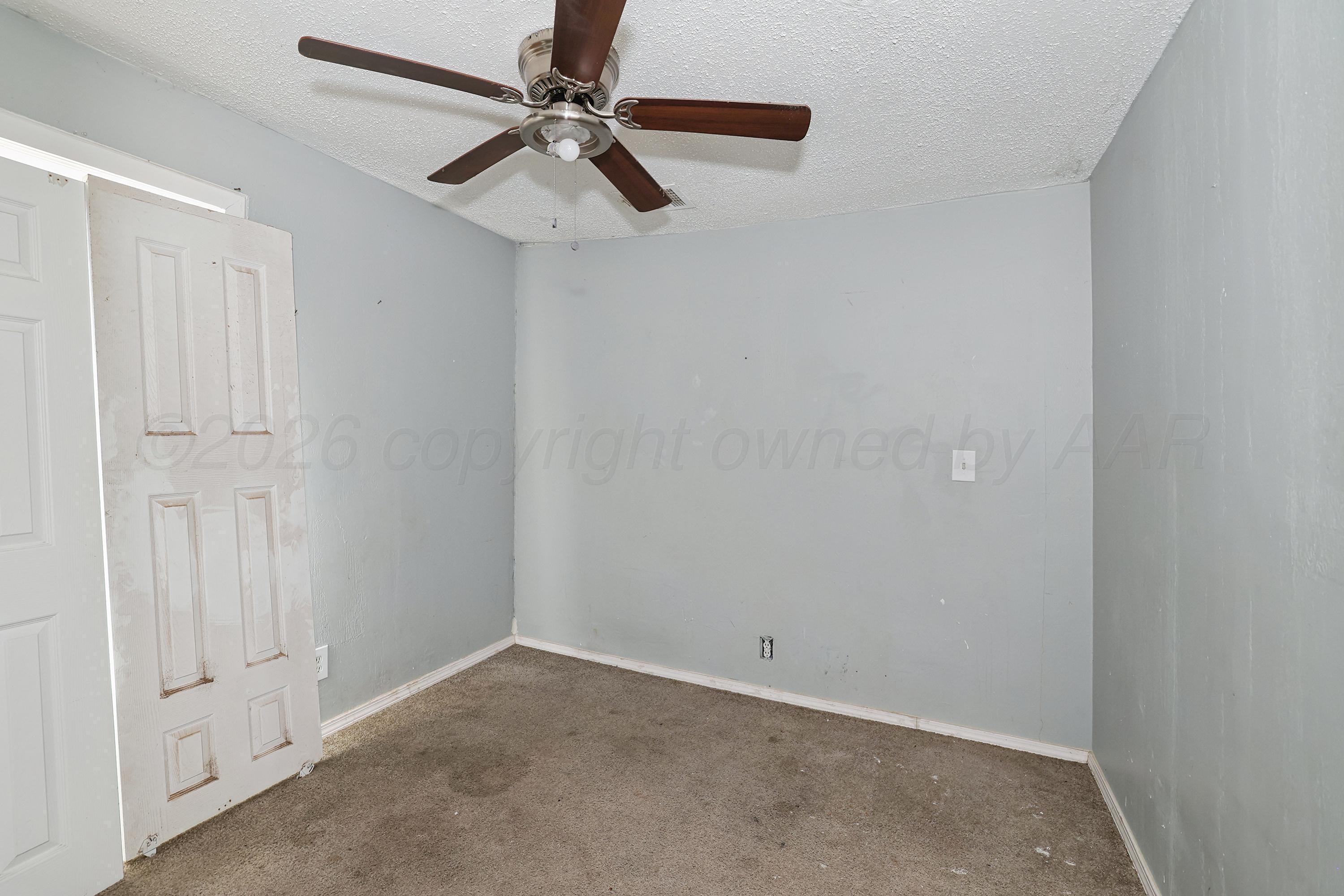 730 North Johnson Street Amarillo, TX 79107 - Photo 19 of 27 an empty room with a ceiling fan