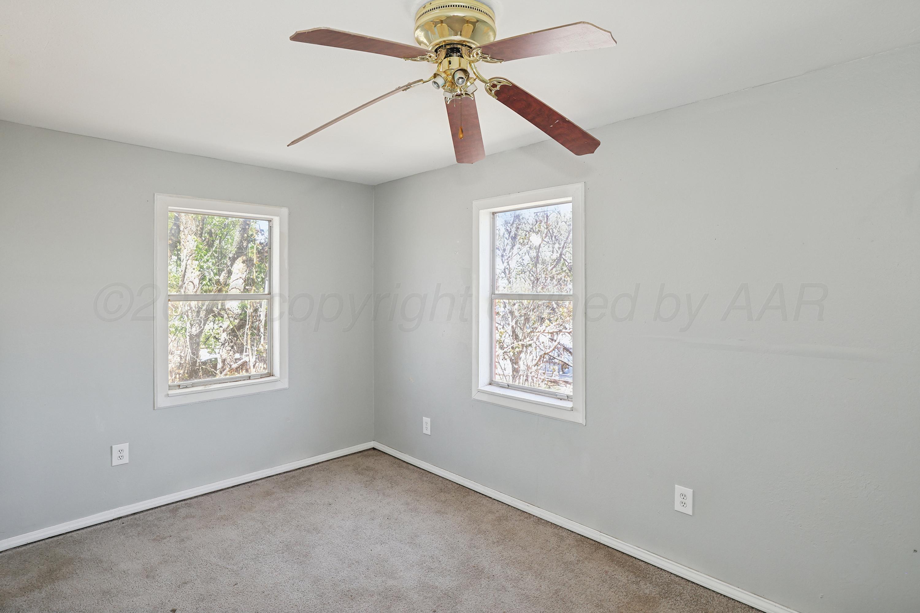 730 North Johnson Street Amarillo, TX 79107 - Photo 22 of 27 an empty room with windows and fan