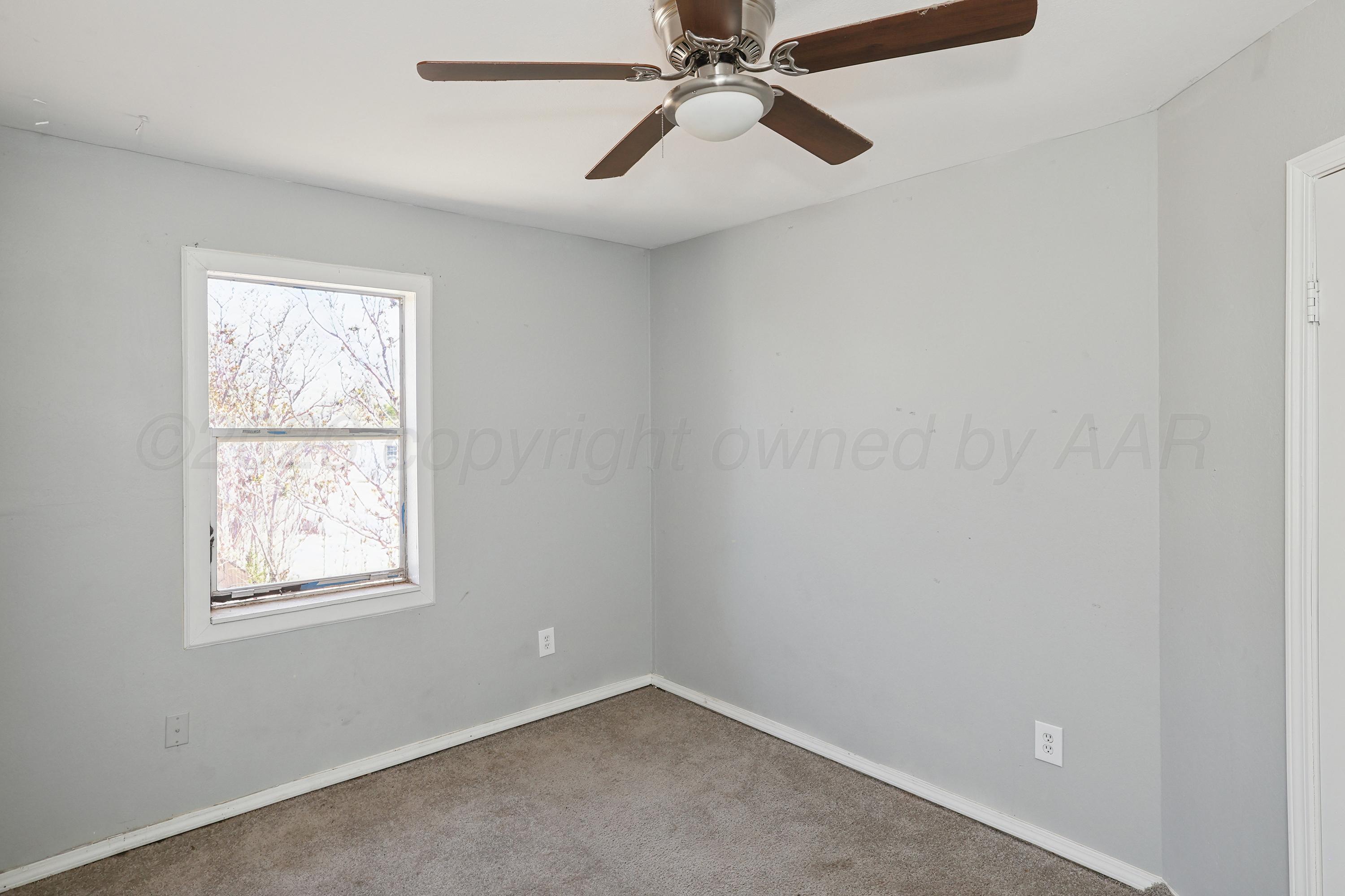 730 North Johnson Street Amarillo, TX 79107 - Photo 24 of 27 an empty room with windows and fan