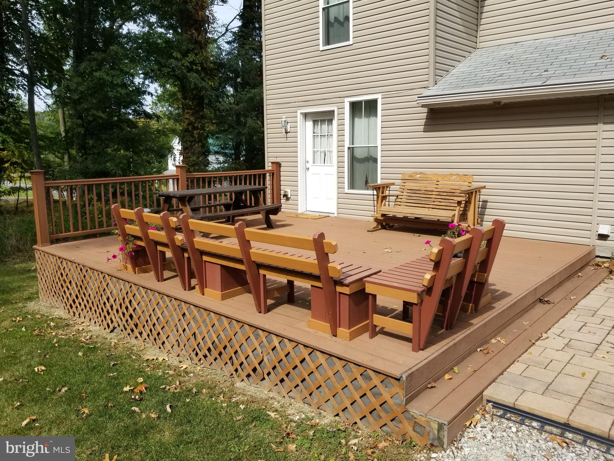 2244 Cold Spring Road Fairfield, PA 17320 - Photo 7 of 40 Long Lasting Trex Deck