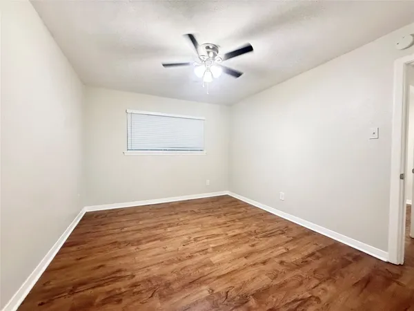$775 | 201 South Kaysie Street, Unit 17, Angleton, TX 77515
