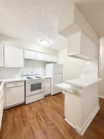 $775 | 201 South Kaysie Street, Unit 17, Angleton, TX 77515