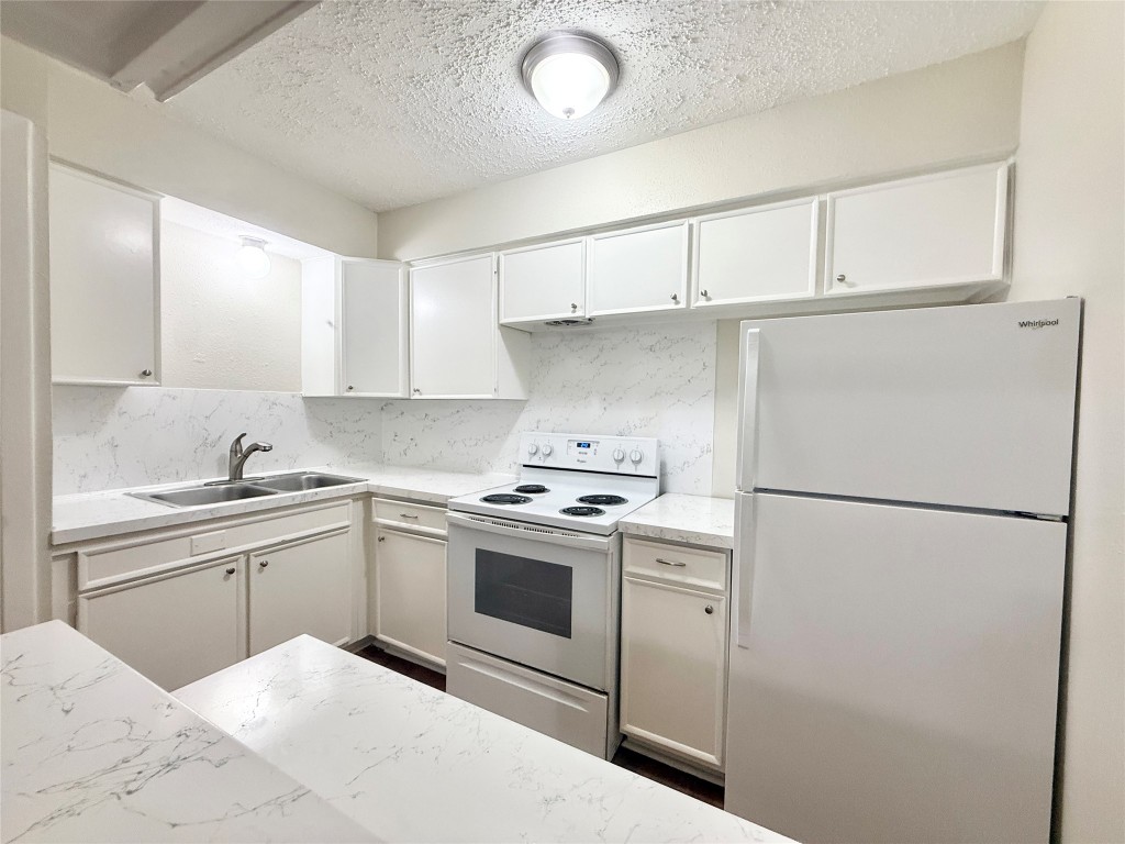 201 South Kaysie Street, Unit 17 Angleton, TX 77515 - Photo 7 of 18