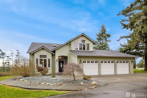$899,950 | 2255 North Aviator Lane, Oak Harbor, WA 98277
