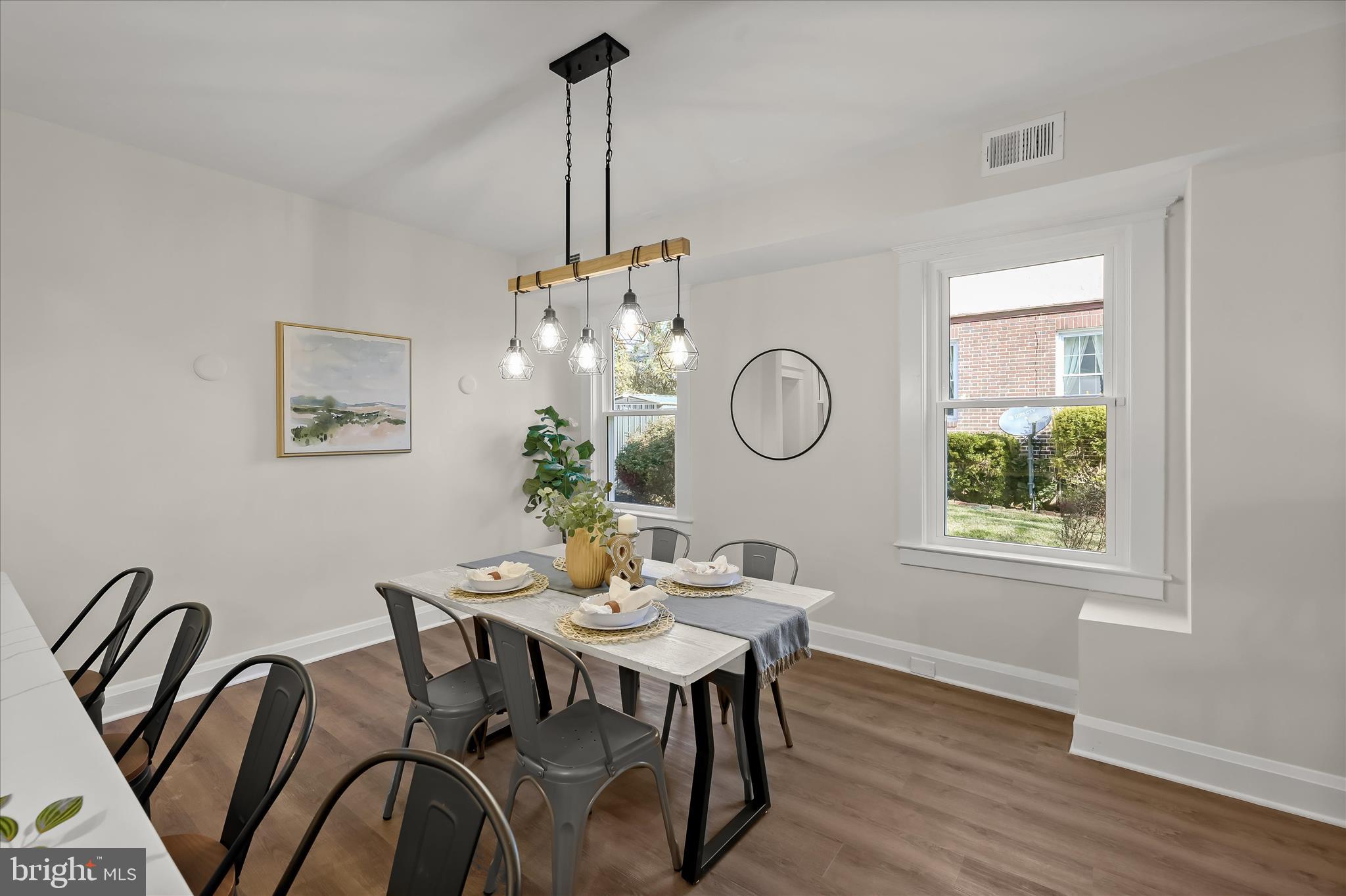 614 Stamford Road Baltimore, MD 21229 - Photo 15 of 41 16-Dining Area - LVP Flooring
Virtually Staged