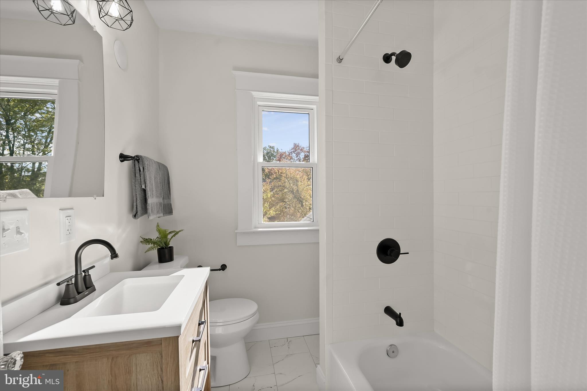 614 Stamford Road Baltimore, MD 21229 - Photo 21 of 41 22-Renovated Full Bath