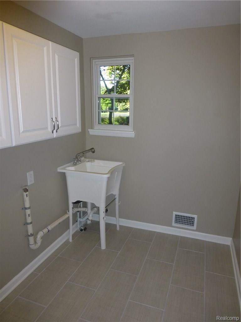 5895 Raven Road Bloomfield Hills, MI 48301 - Photo 39 of 43 P1060704.JPG