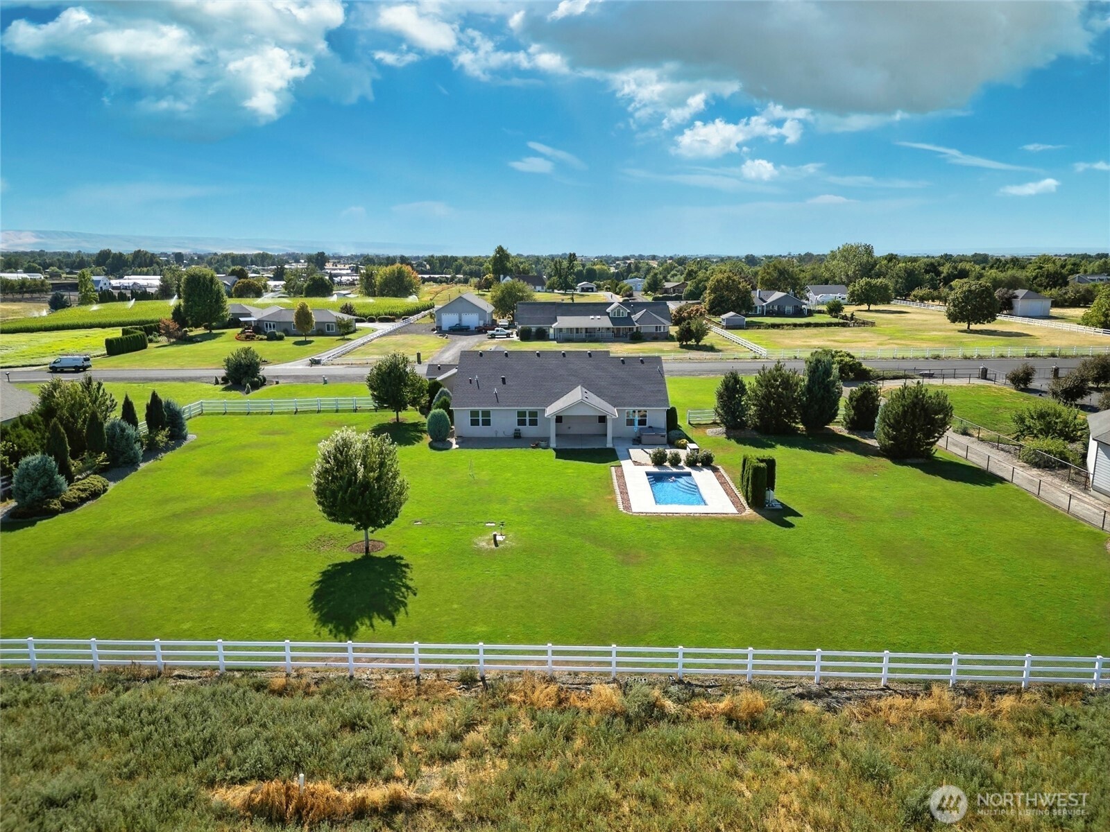110 Shane Porter Road Walla Walla, WA 99362 - Photo 38 of 40 a view of a lake with houses