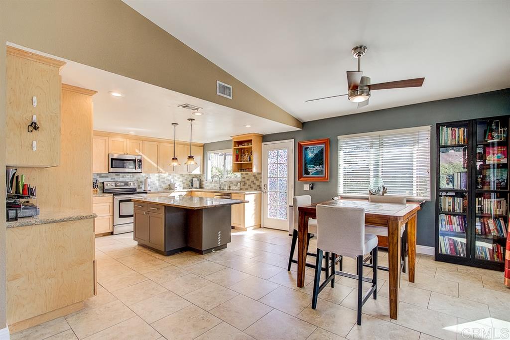 1005 Woodcreek Road Fallbrook, CA 92028 - Photo 6 of 23