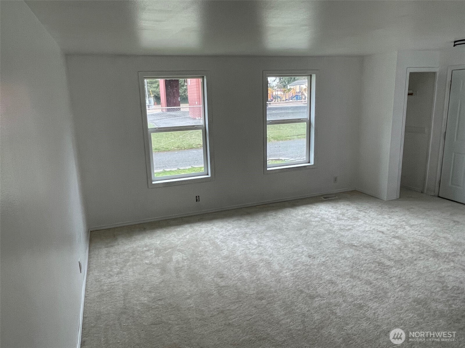 610 Rose Way Everett, WA 98203 - Photo 12 of 21 an empty room with windows