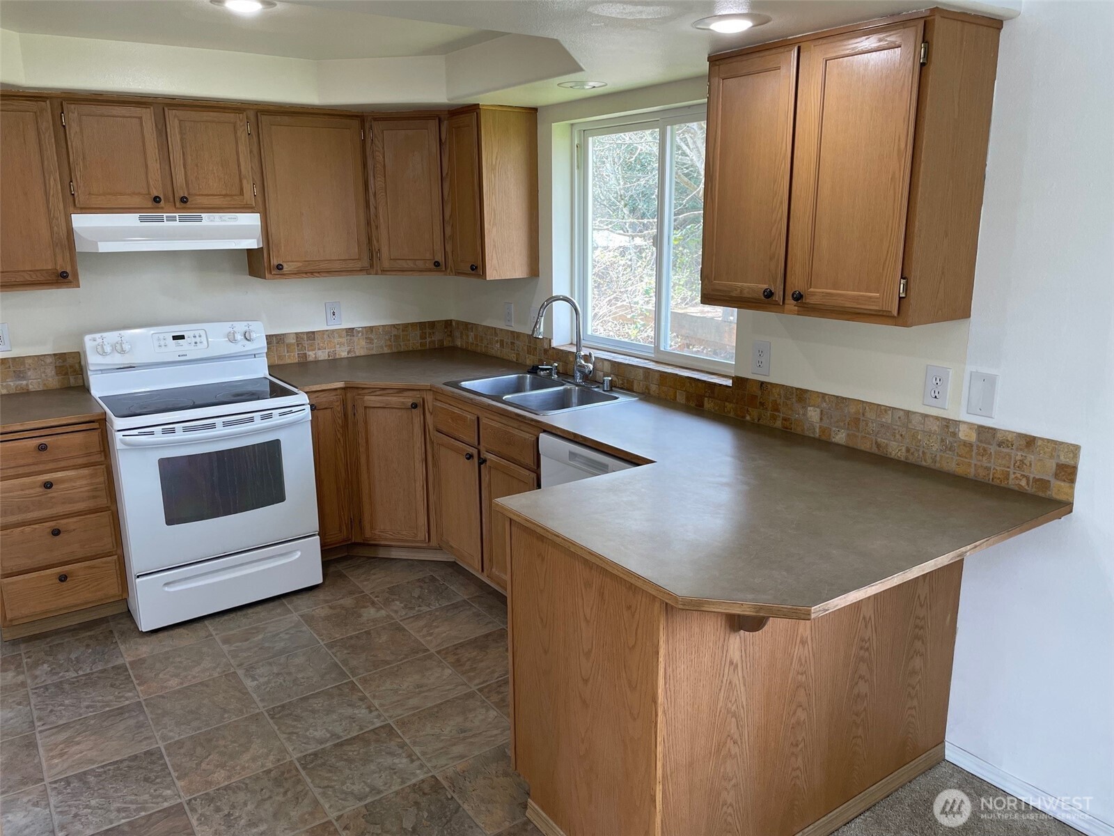 610 Rose Way Everett, WA 98203 - Photo 4 of 21 a kitchen with granite countertop a sink stove and cabinets