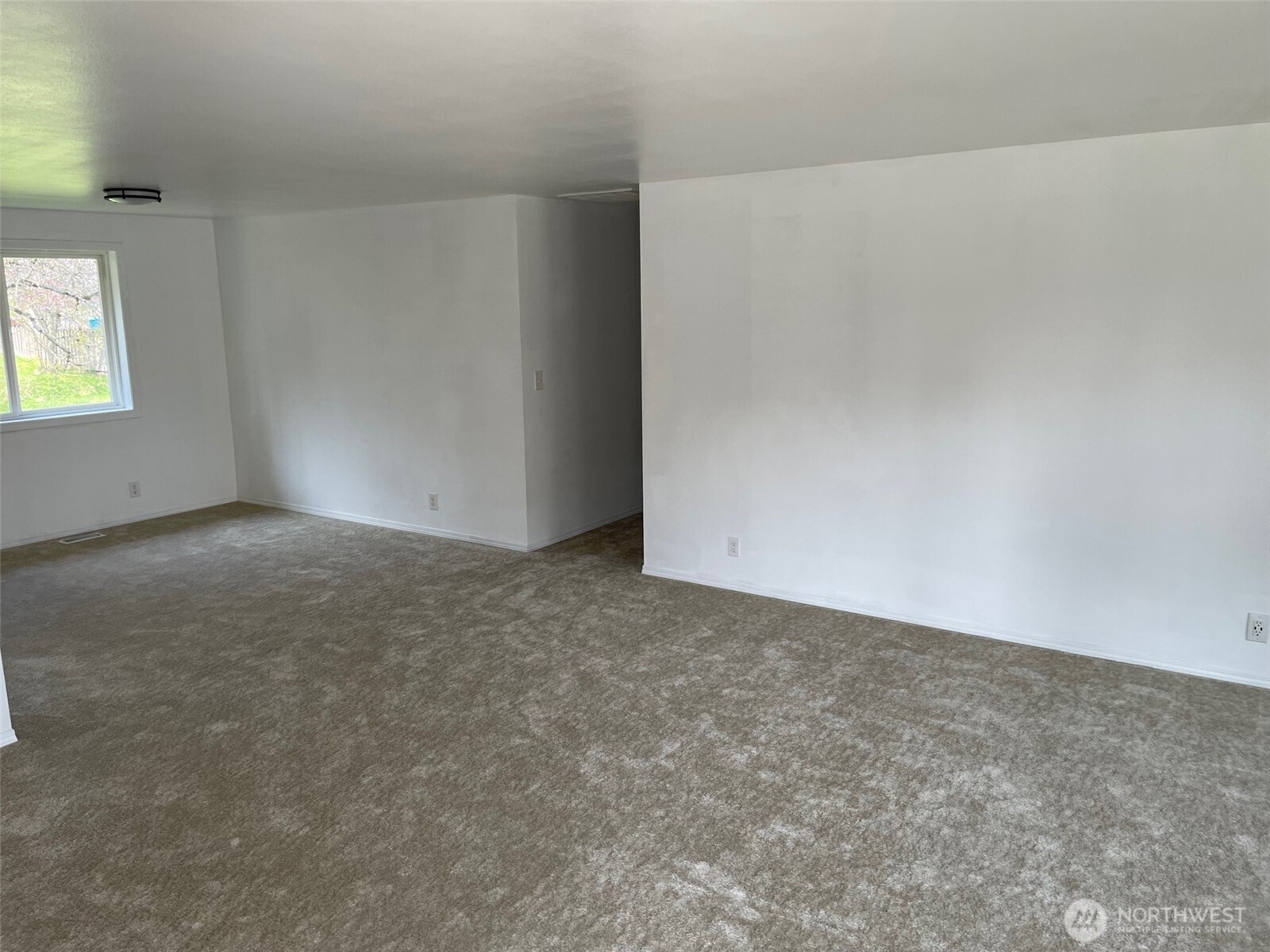 610 Rose Way Everett, WA 98203 - Photo 6 of 21 an empty room with windows