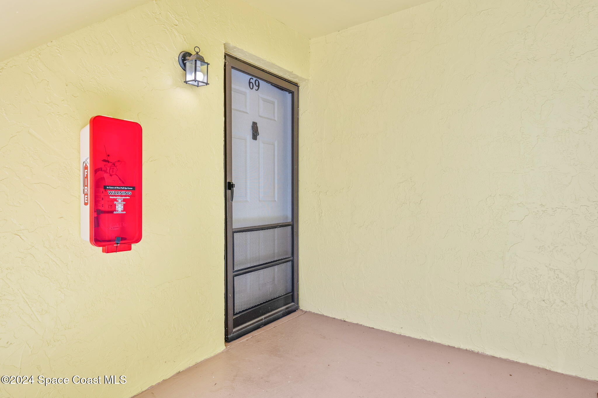 Private First Floor Entry